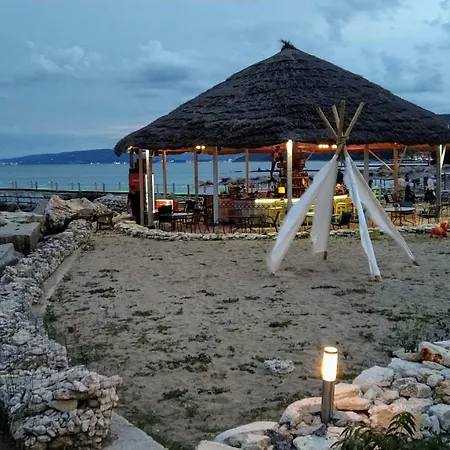 Апартамент Marina Sea View Балчик